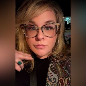 Meet your Posher, Ange!